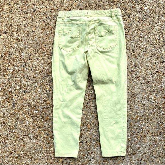 Cache Yellow Mid-Rise Capris Size 6 - Picture 7 of 10